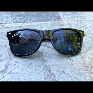 Black Wayfarer Ray Ban